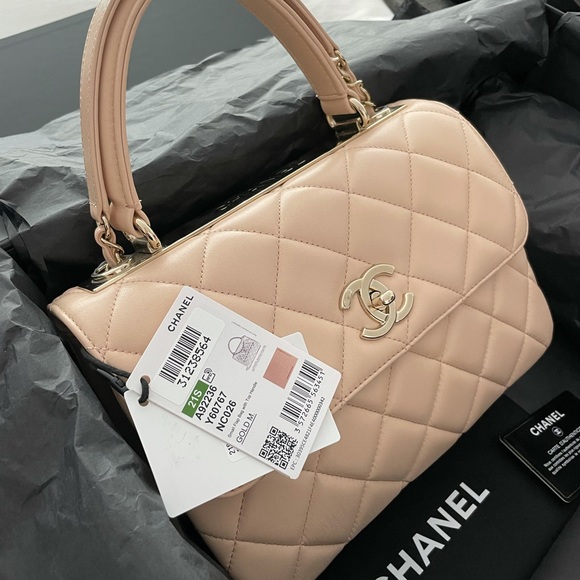 LIKE NEW 🖤 CHANEL 21S Light Beige Small Trendy CC - Picture 6 of 16